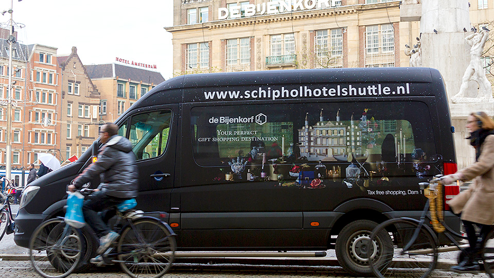 Altermedia De Bijenkorf Schiphol Hotel Shuttle Taxireclame