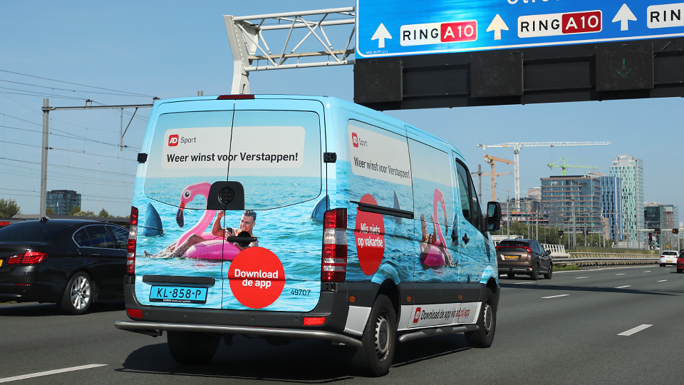 Altermedia De Persgroep AD Schiphol Hotel Shuttle Taxireclame