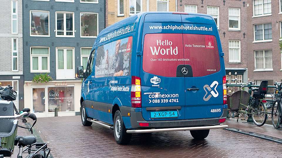 Altermedia  Emirates Schiphol Hotel Shuttle Taxireclame