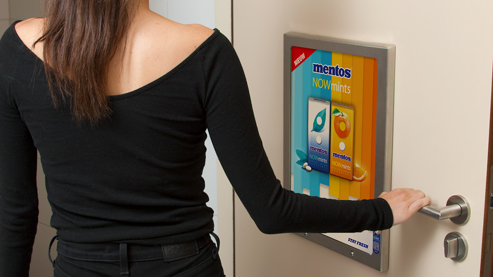 Altermedia Perfettie van Melle Mentos Toiletreclame WCreclame Toiletmedia Washroom media