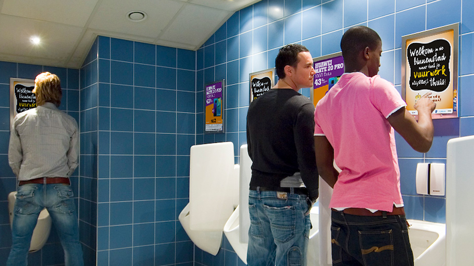 Altermedia Gemeente Groningen WCreclame toiletmedia Washroom media