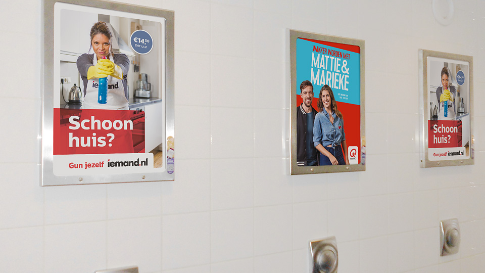 Altermedia Iemand Gemakdiensten Toiletreclame WCreclame Toiletmedia Washroom media